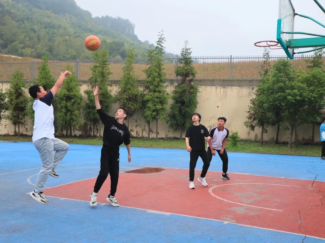 _福德学校第四届秋季运动会颁奖仪式.jpg