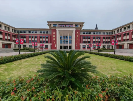 教学楼正面.jpg